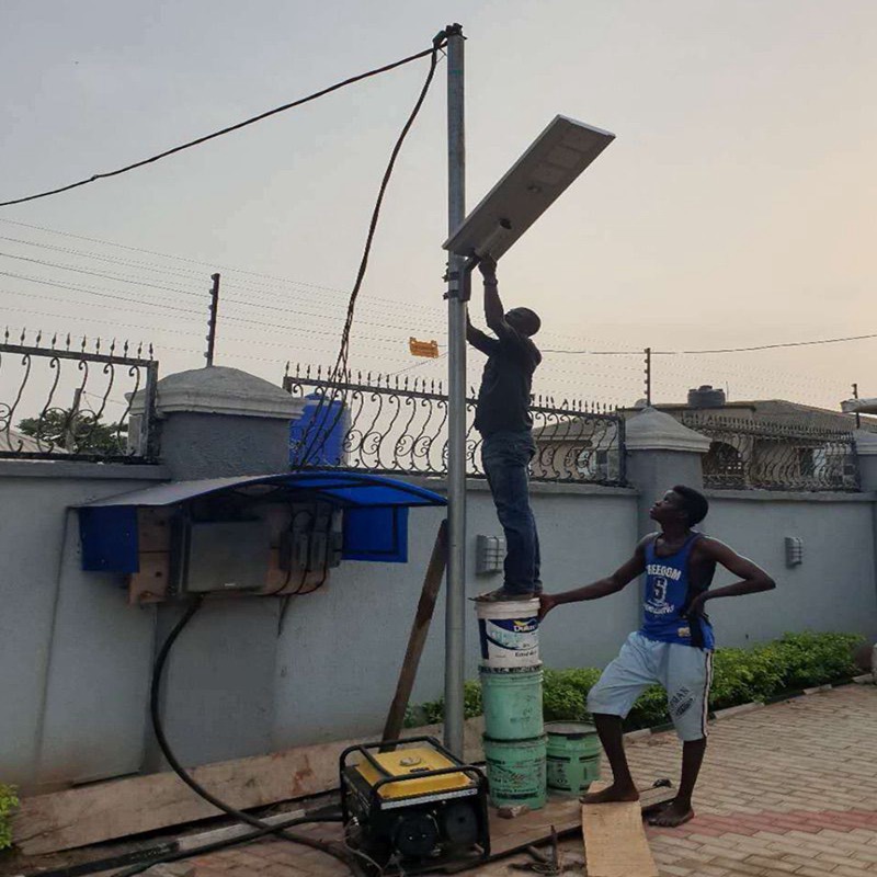 Supply 300 pieces solar street light to Lagos in Nigeria